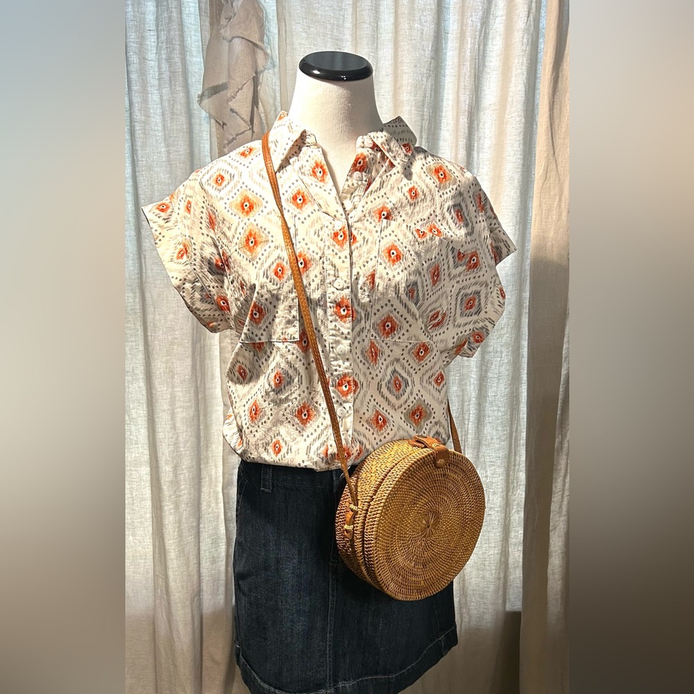 Fate short sleeve button down in an Aztec print Size smalll #272